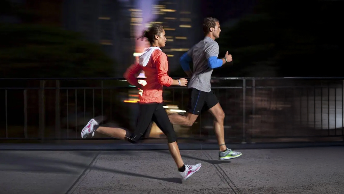 People jogging with a blurred background