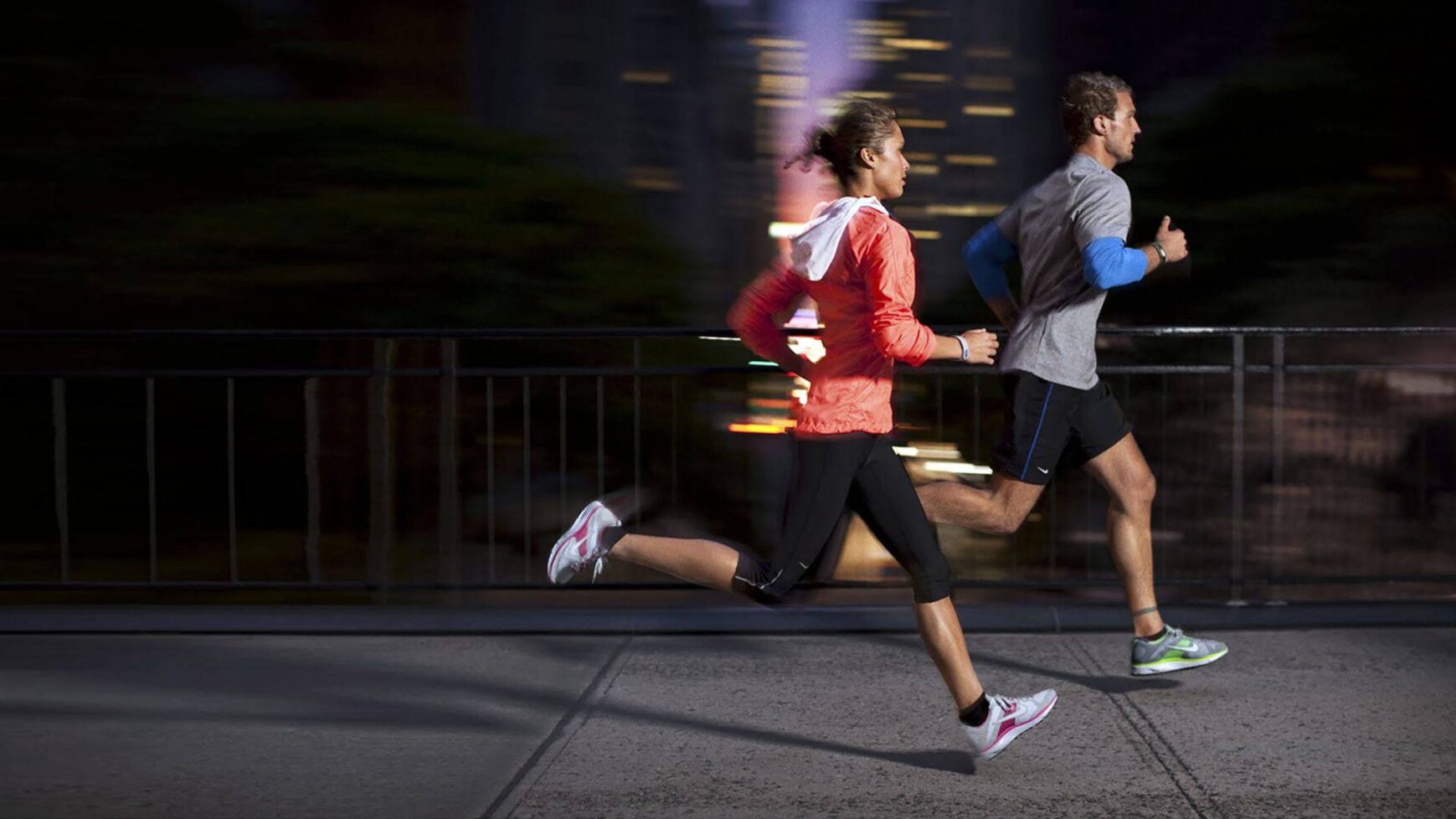 People jogging with a blurred background